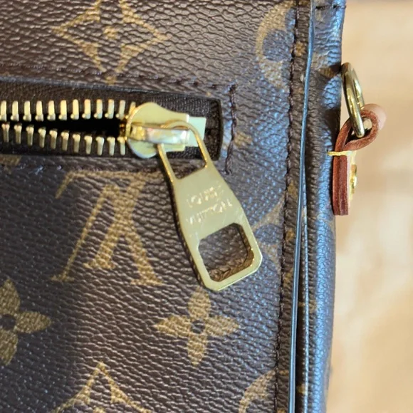 Louis Vuitton Pochette Métis - Picture 2 of 15